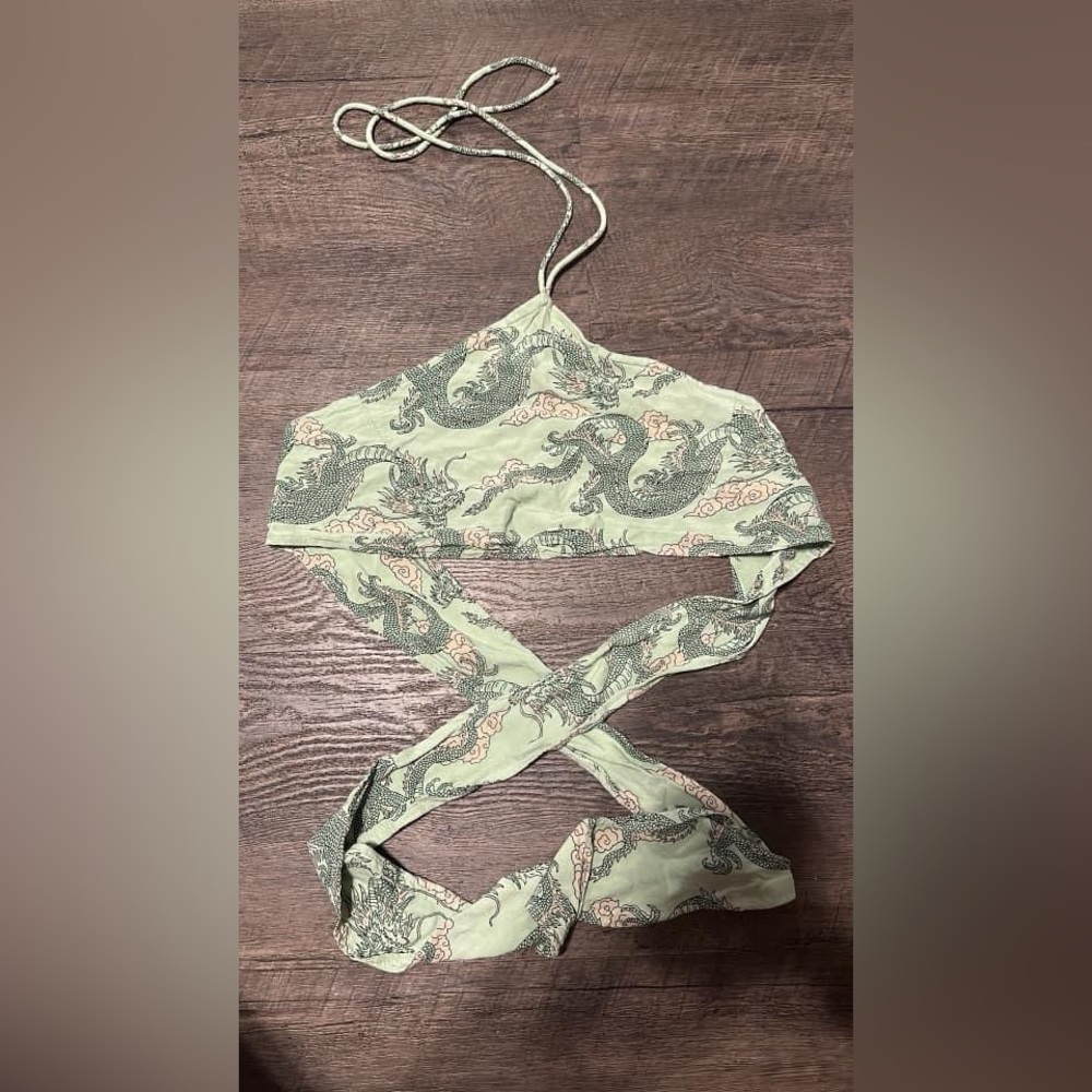 One size tie boutique snake top. Worn once